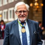 Zilveren medaille van gemeente Amsterdam voor scheidend directeur Ted Brandsen