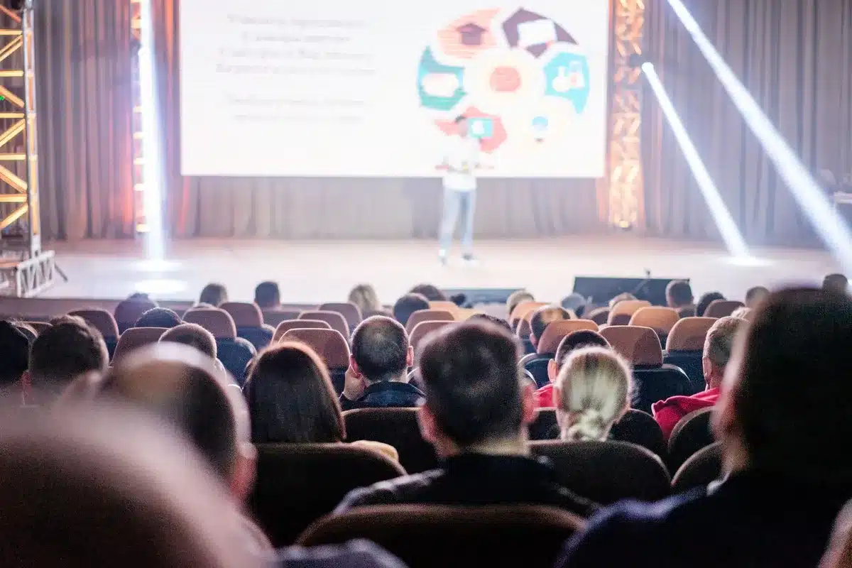 Theatermakers en professionals in discussie op het Nederlands Theater Festival