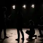 DE HOE wint Prijs van de Kritiek: Virtuoze meta-komedies in de schijnwerpers!