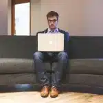 Grafiek met stijgende waardering en investeringsronde symbolen
