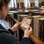 1.700 jaar oud Odyssee-fragment ontdekt in bibliotheekboek: verrassende tekst onthuld